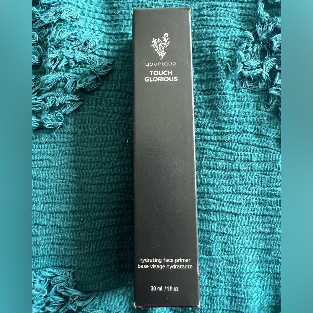 TOUCH GLORIOUS Mattifying Face Primer